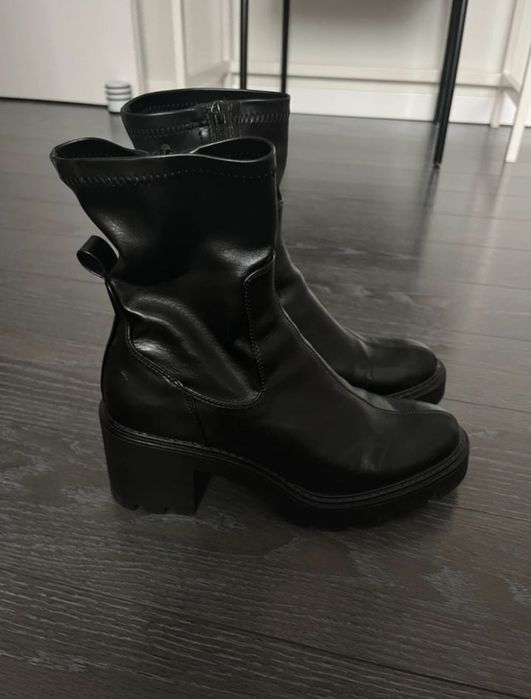 Botas de pele pretas