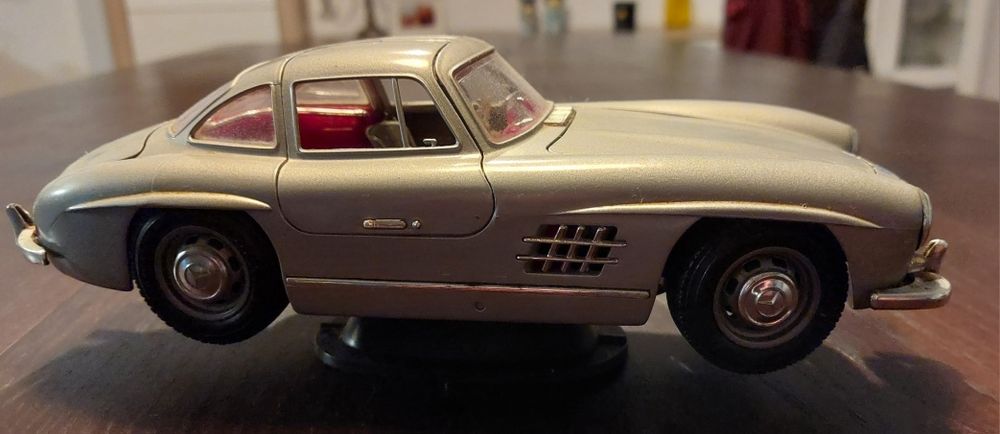 Mercedes Benz modelo: SL 3000 -  Ano 1954 [Burago com suporte]