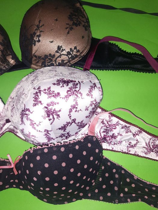 Бюстгальтери маленького розміру 70А