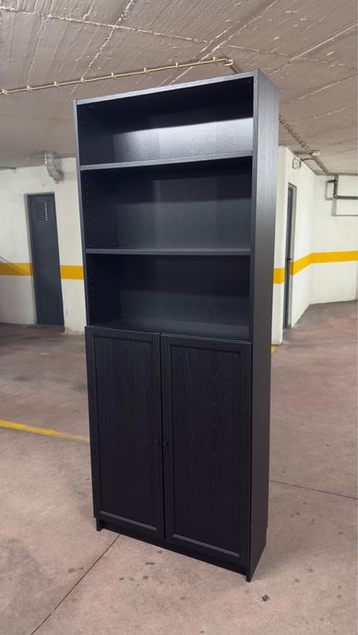 Armário-estante com portas