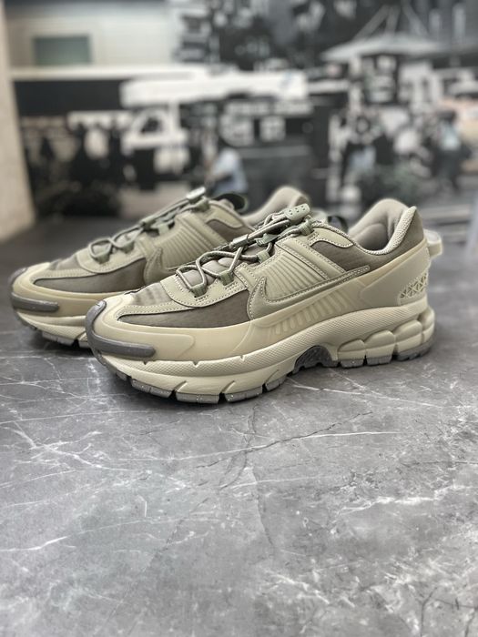 Кросівки Nike Zoom Vomero Roam (оригінал) art.HJ4646-300  Розмір: EU42 US 8,5 ( 26,5 см)