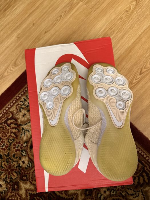 чоловічі футзалки Nike React Gato IC бежевого кольору