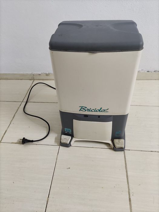 Balde do lixo com aspirador de pé