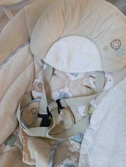 Huśtawka bujak Bright Stars Ingenuity 0+ (baterie w zestawie)