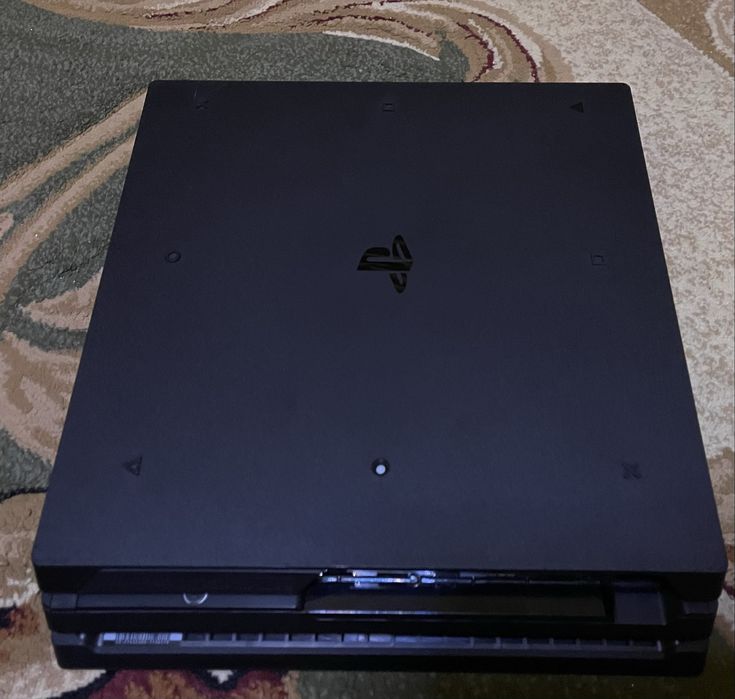 Play station 4 pro 1 Tb