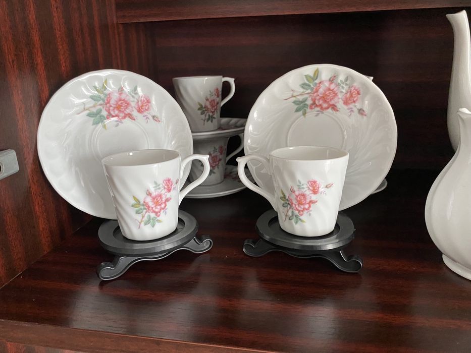 Unused coffee and tea set.425561359741757442
