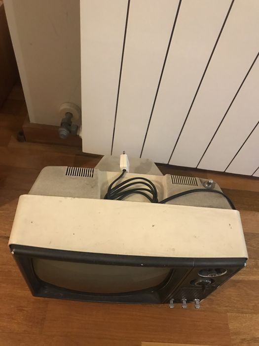 Televisao retro vintage a funcionar64285920341889122