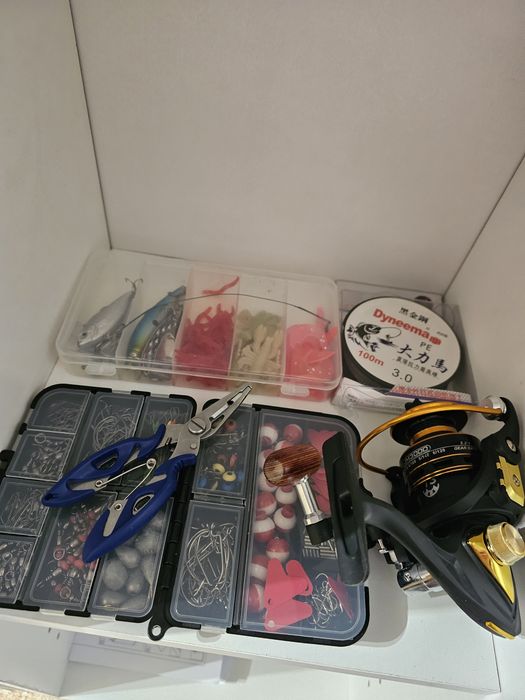 Zestaw Wędkarski Spinningowy Kołowrotek plecionka Dyneema Przynęty