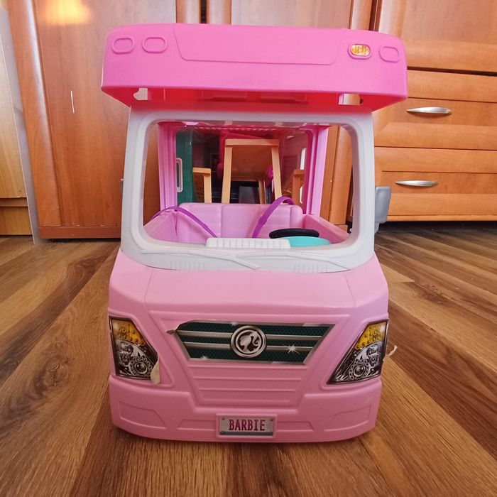Kamper Barbie + mega zestaw lalek, szafa itd