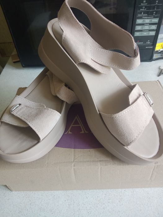 Продам женские босоножки