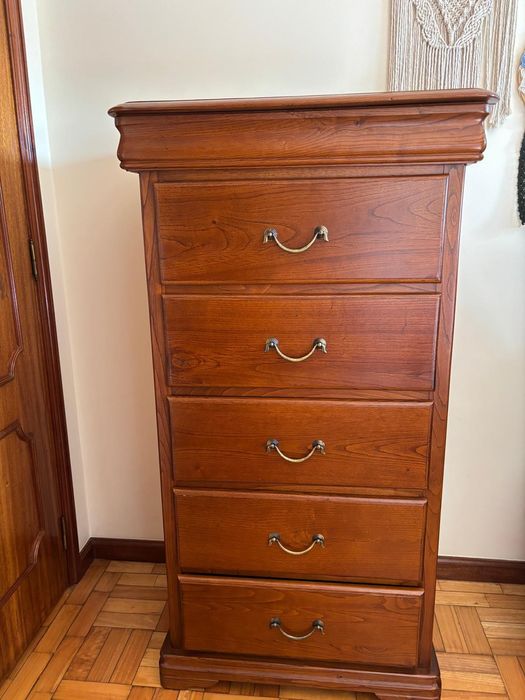 Camiseiro de Madeira