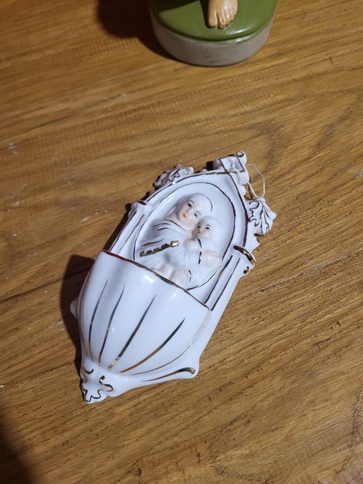 Porcelanowa kropielnica Maryja Matka Boża z dzieciątkiem Jezus