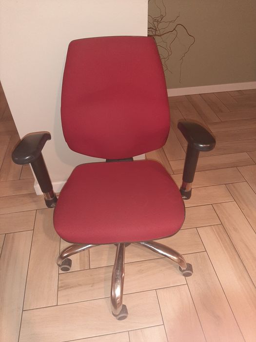 Fotel biurowy na kółkach
