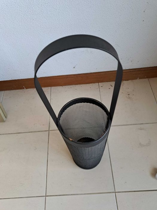 Porta guarda-chuvas em bom estado