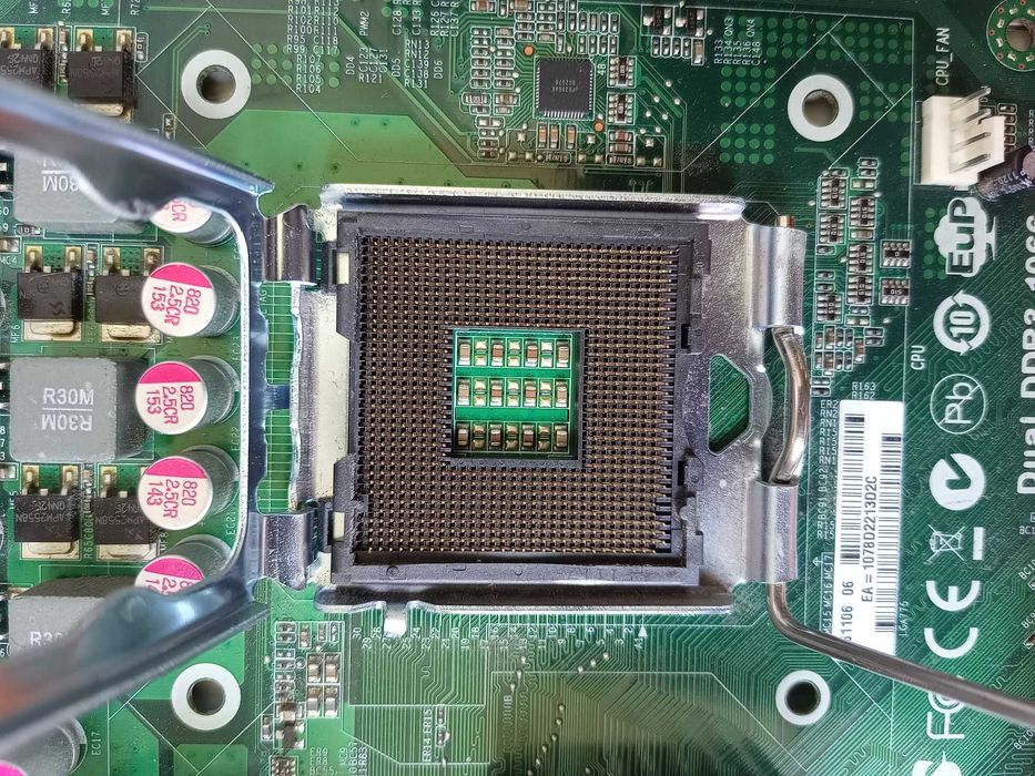 Материнская плата S775 ESC G41 память 4 х DIMM DDR3 выходы VGA + DVI