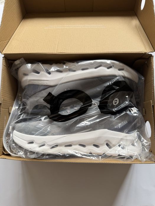 On  Running cloud x Loewe сірі