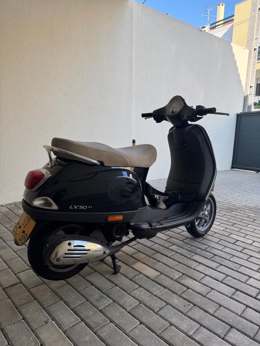 Vespa lx 50  preta