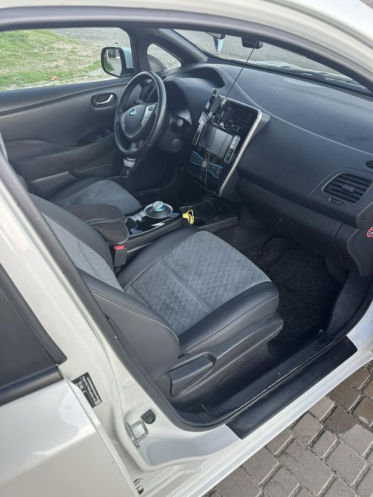 Продам Nissan Leaf