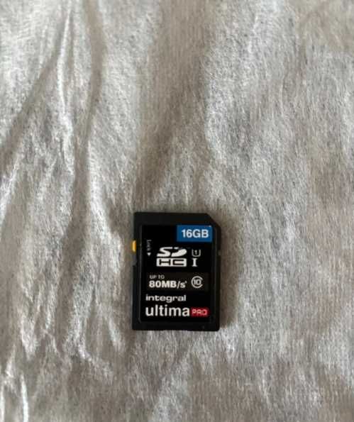 Canon EOS 2000d + Extras