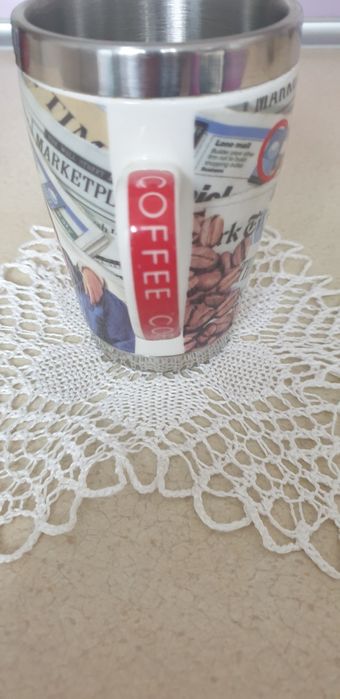 Kubek termiczny w środku metalowy