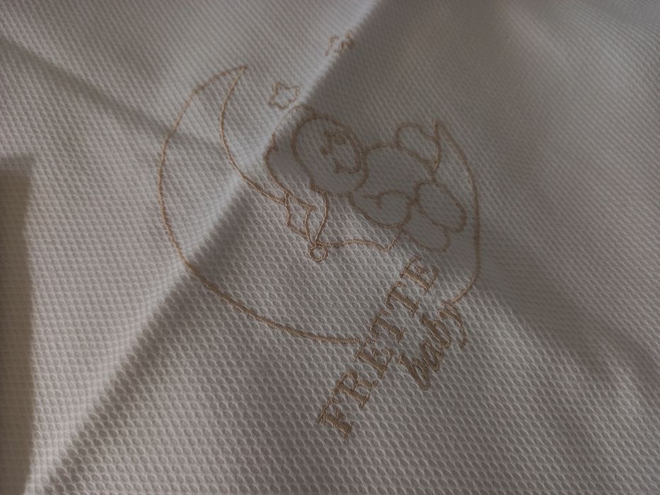 Vendo conjunto de 2 colchas com almofada para cama de bebé em algodão