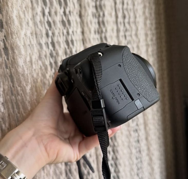 Canon EOS 760D + 50mm f/1.8 STM | 24.2 МП | Wi-Fi | Поворотний екран