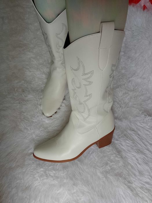 (41/42) Białe, haftowane Kozaki kowbojki, NOWE