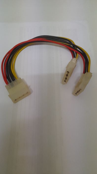 Condensador Arena 50 Pf Porcelana +Cabo 3GO Bifurcado Molex em Y