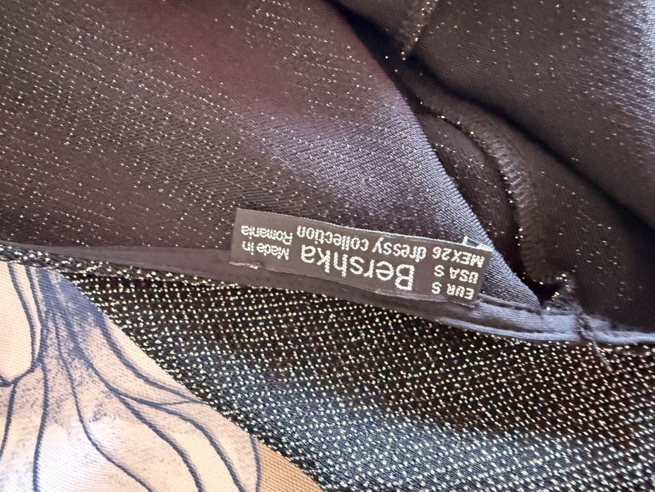 Vestido justo com brilhantes prata