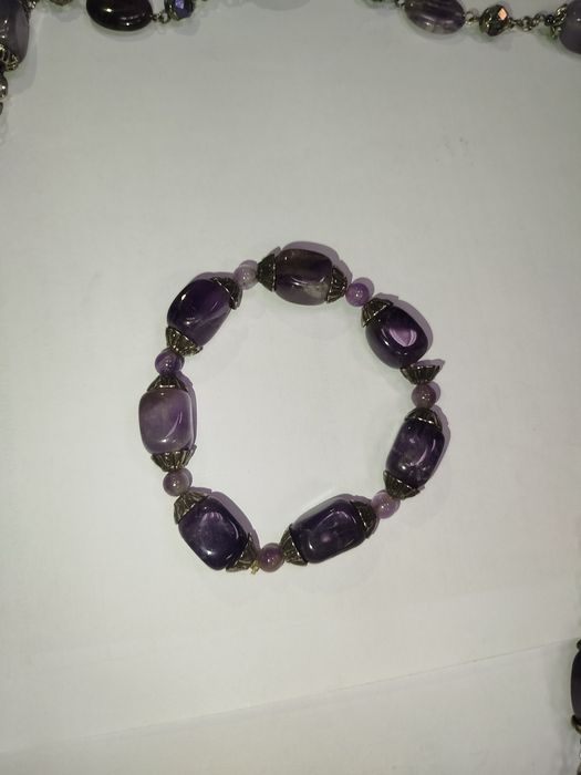 Элегантный комплект украшений из натурального аметиста (колье и брасле