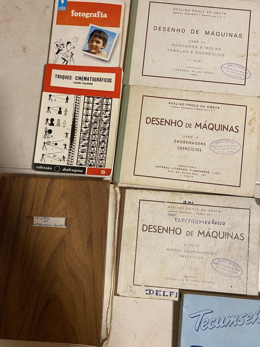 Livros antigo tabua logaritmo desenho maquina cinema eletricidade foto