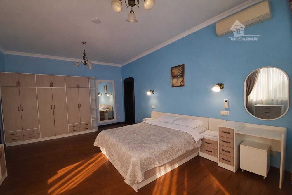 Посуточно.10км от Киева,5 спален,баня,теплый бассейн,бильярд,генератор