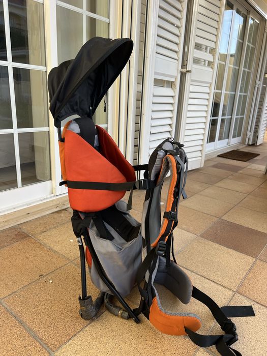 Mochila porta-criança Deuter Kid Aircomfort com capota