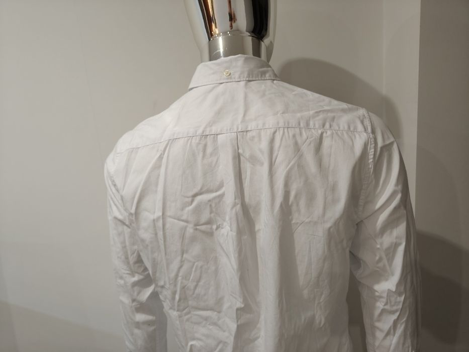 Biała koszula marki Barbour