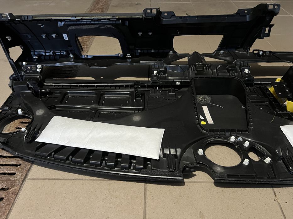 Торпеда панель консоль Tesla Model 3