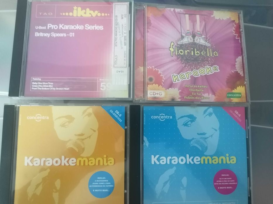 BAIXA DE PREÇO, CDS de karaok em muito bom estado