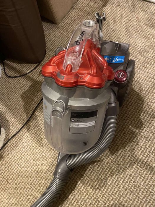 Пылесос Dyson DC 19