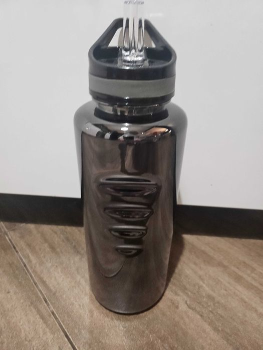 Butelka bidon z chowanym ustnikiem