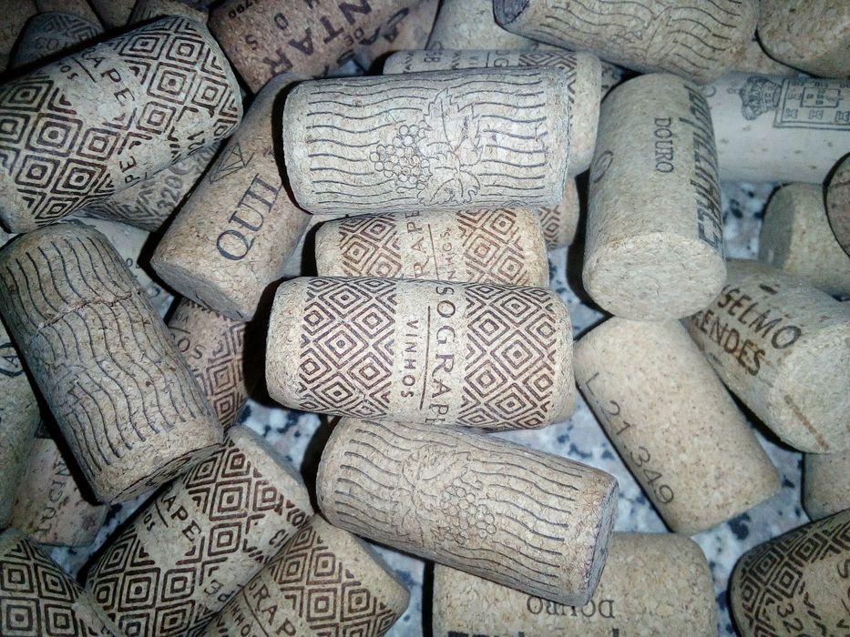 Conjunto de 230 Rolhas de Cortiça