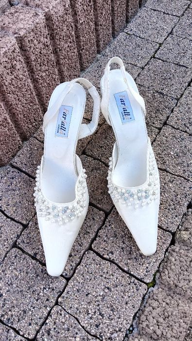 Buty ślubne damskie z perełkami firmy Farfalla r. 38