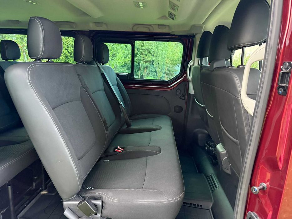 Wynajem Bus Renault Trafic 9 osób 2025 rok, LONG