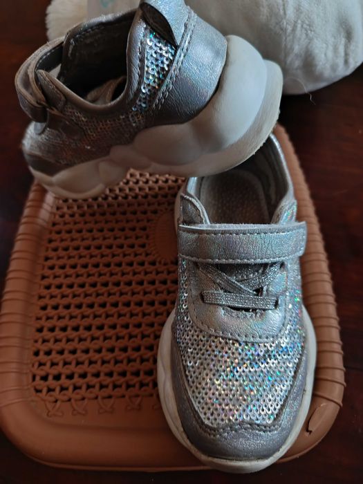 Якісні з пресованої шкіри кросівки 17,5 см