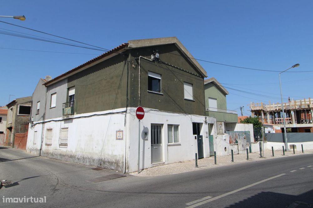 Building in Trajouce – São Domingos de Rana