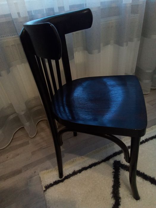 Дерев'яні ретро стілців.