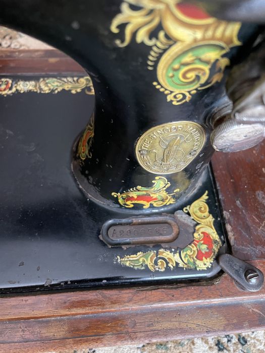 Швейная машинка SINGER.