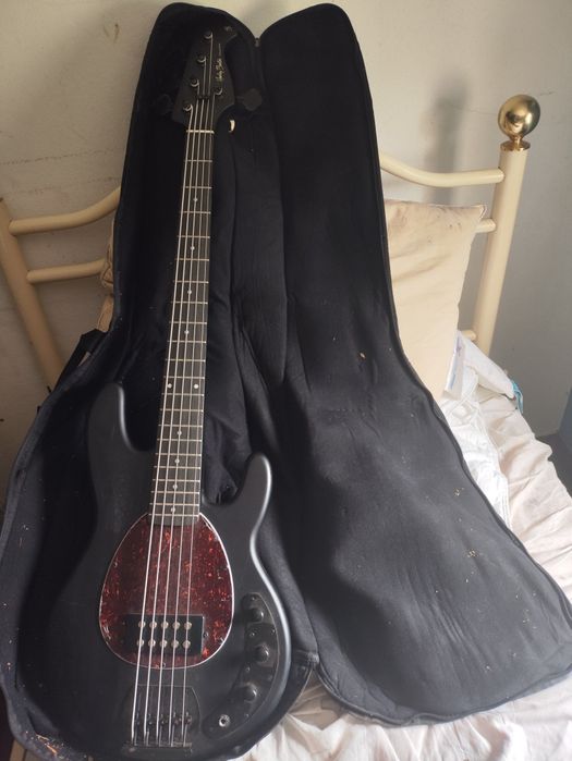 Baixo Harley Benton 5 cordas