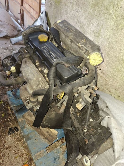 Vendo motor impecável opel corsa b com caixa de velocidade ou sem caixa de velocidade, bom estado.

Favor contacta a mensagem escrita. Obrigado