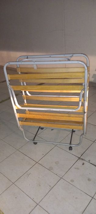 Cama dobrável como nova
