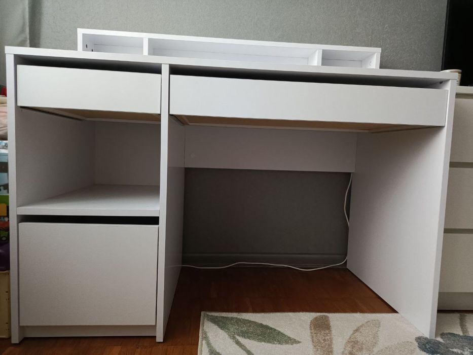 Стіл письмовий білий