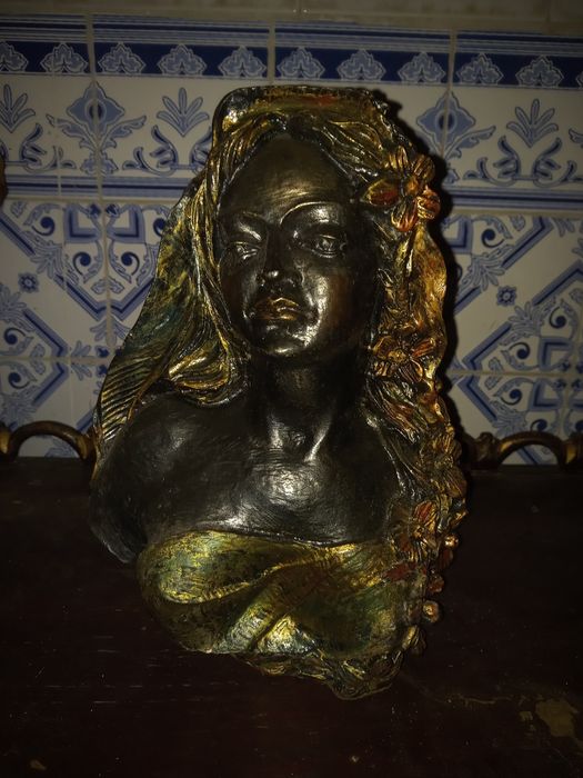 Lindas figuras em marfinite